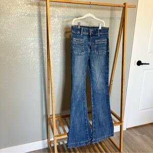 AE Super High Rise Flare Jeans. Women’s Size 2, Long.